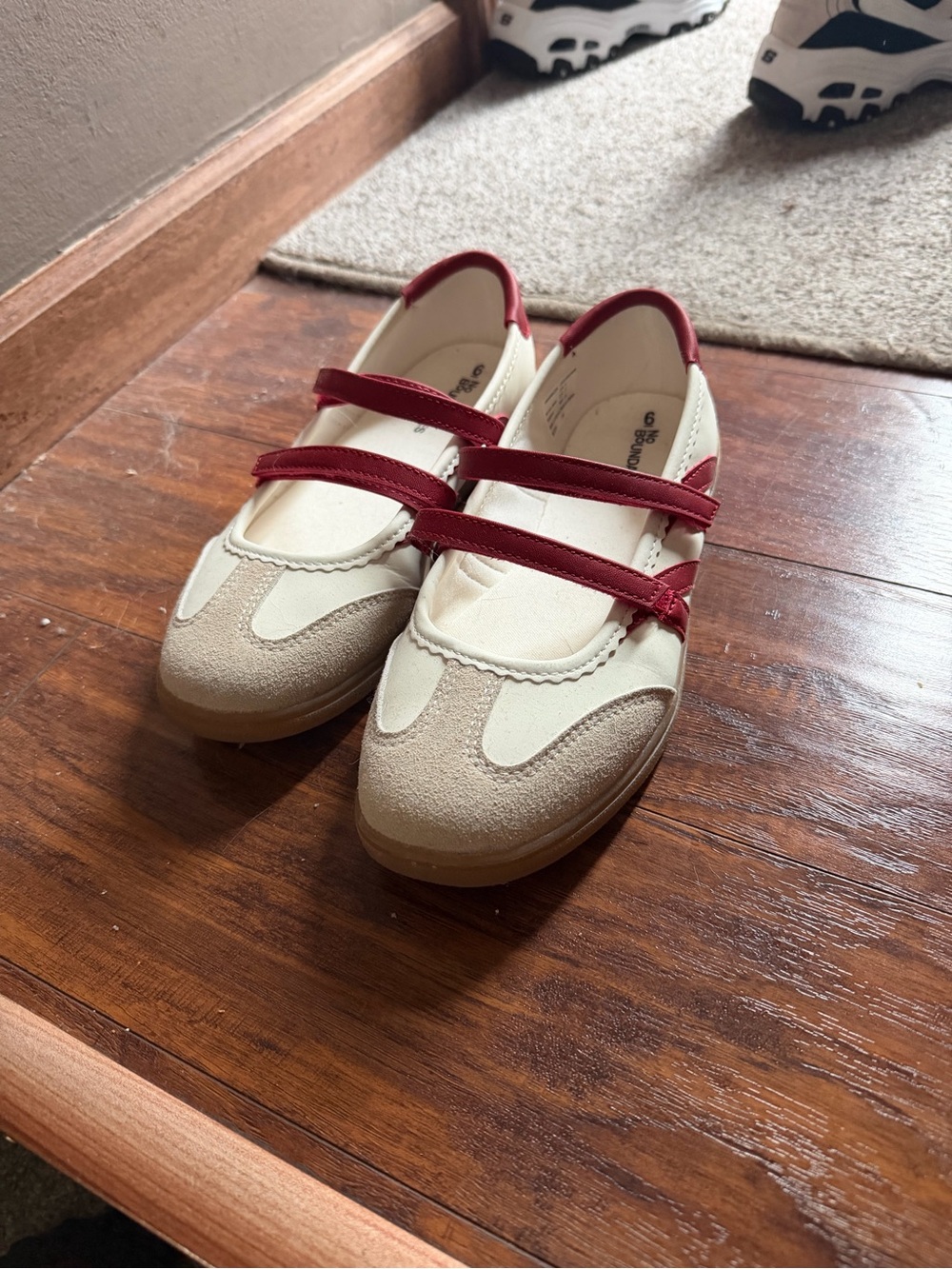 White and red flats (Size 6)